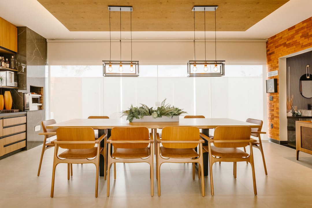 Jak wybrać idealne meble do jadalni: poradnik dla miłośników minimalizmu i klasyki