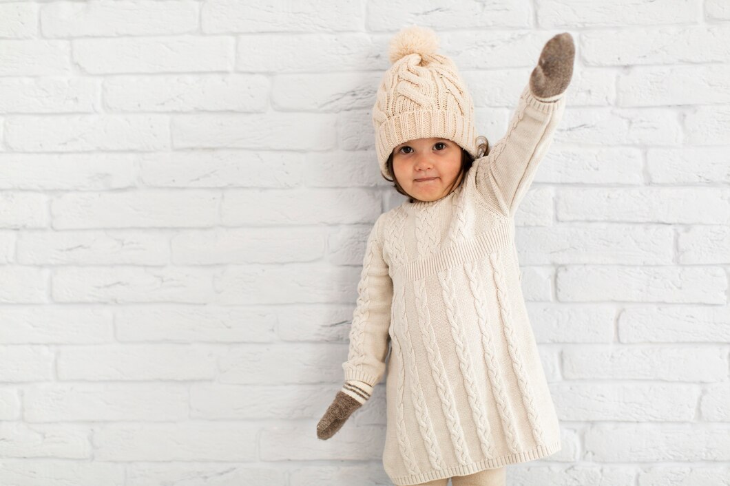 Jak ciepło i stylowo ubrać swoje dziecko na zimę dzięki akcesoriom z naturalnych materiałów